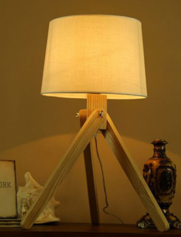 Lampe trépied à poser en bois Sofia